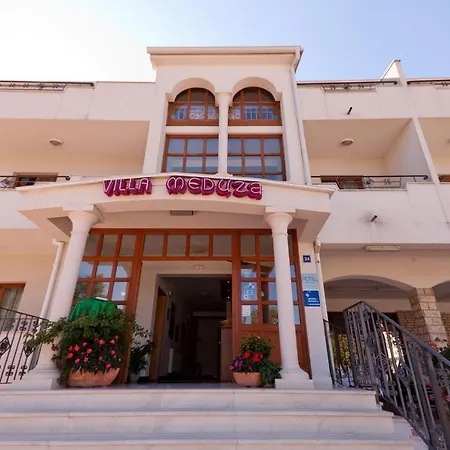 Meduza Hotel 3*